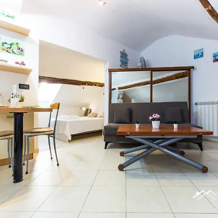 4m|1br| A/c| Wi Fi By Tilo شقة جنوة